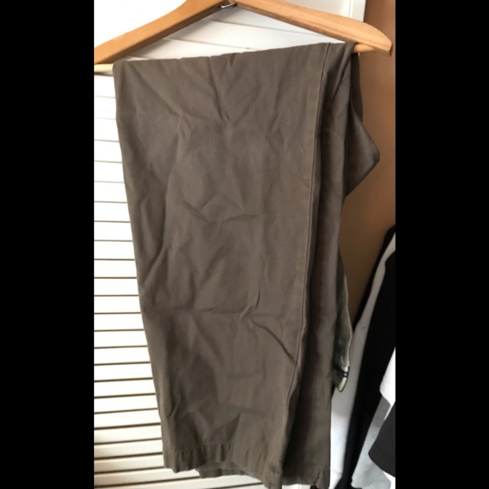 Banana republic khaki 38x32. 17$